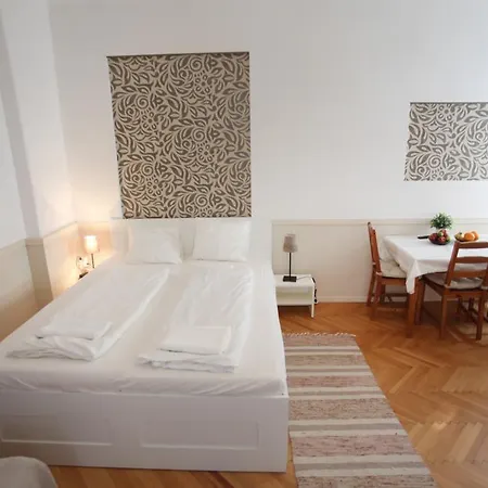 D.Five Astoria Apartment Apartamento